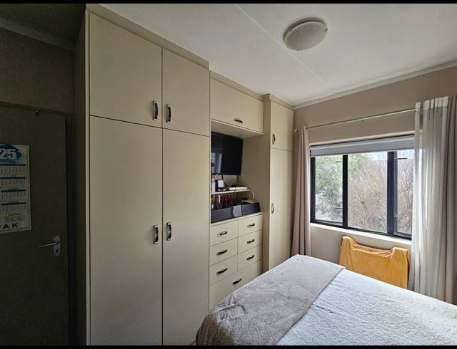 1 BEDROOM APARTMENT TO LET IN PINELANDS